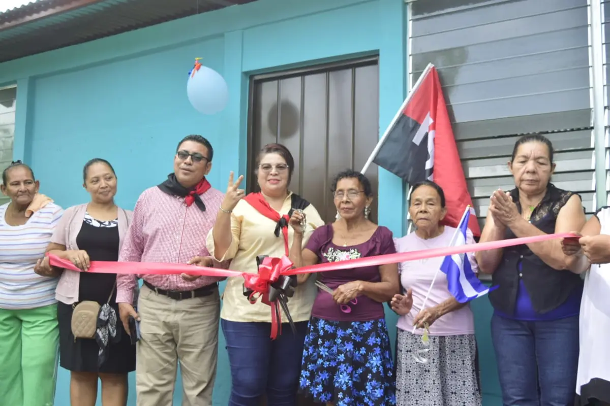 Familias del reparto William Fonseca reciben viviendas dignas en León