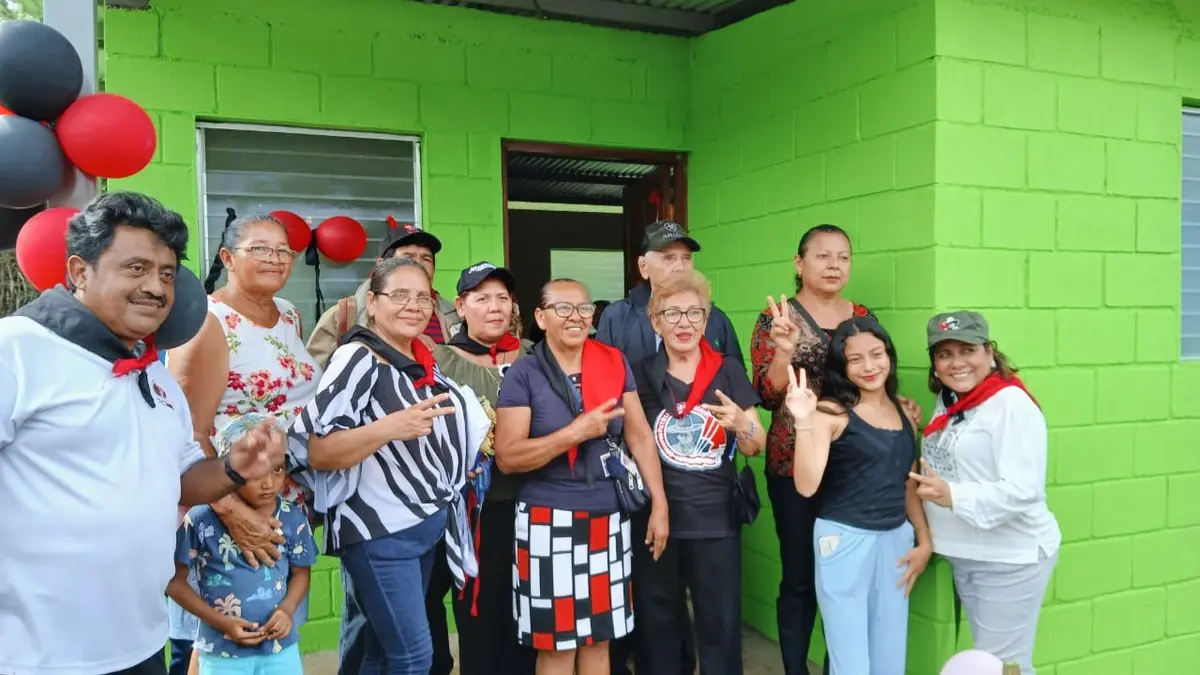 Carazo entrega viviendas dignas en saludo al 46 aniversario