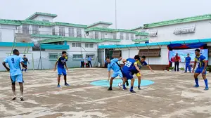 Fútbol sala une a internos y universitarios en Bluefields