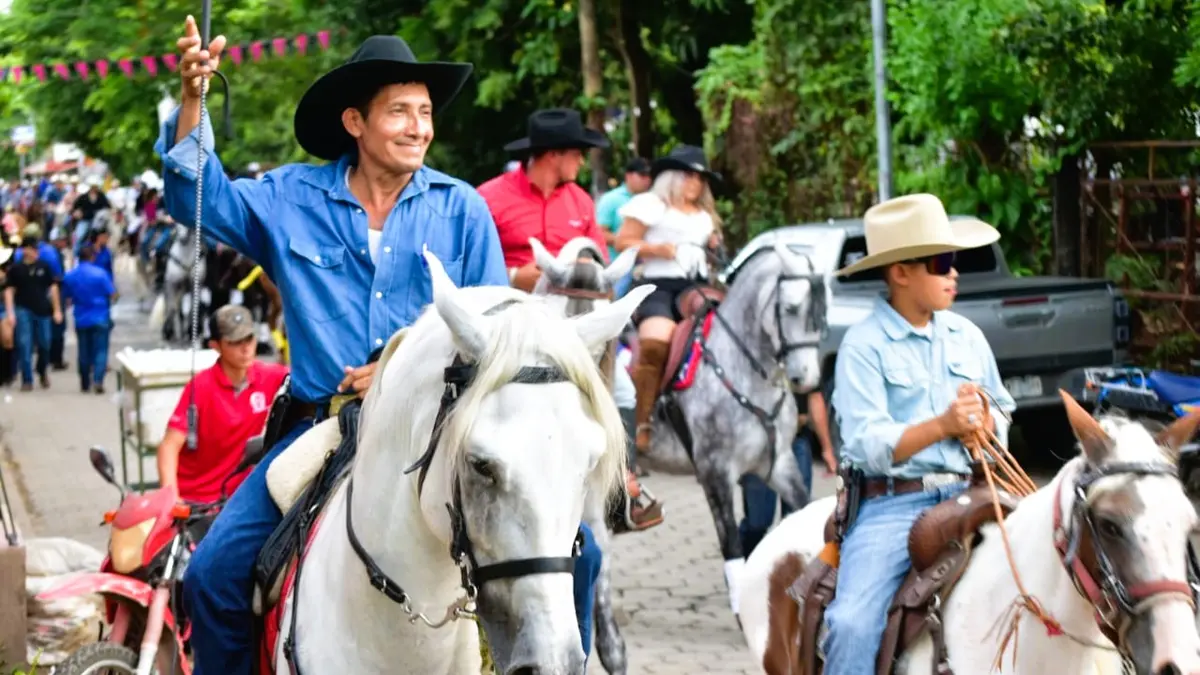 Sauceños disfrutan de alegre fiesta hípica en honor a Santa Ana