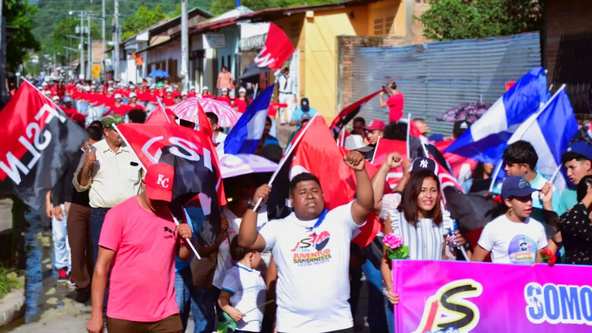 Caminata roja y negra honra a Arlen Siu en El Sauce