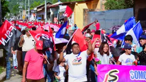 Caminata roja y negra honra a Arlen Siu en El Sauce