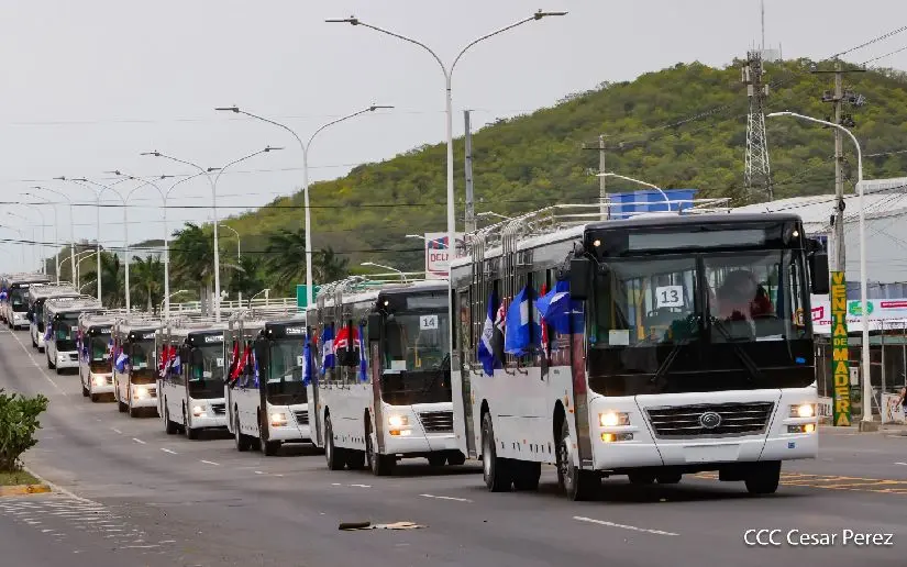 Celebraciones decembrinas llegarán con nuevos autobuses para el pueblo