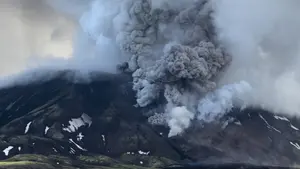 Volcán ruso entra en erupción tras más de cinco siglos de inactividad