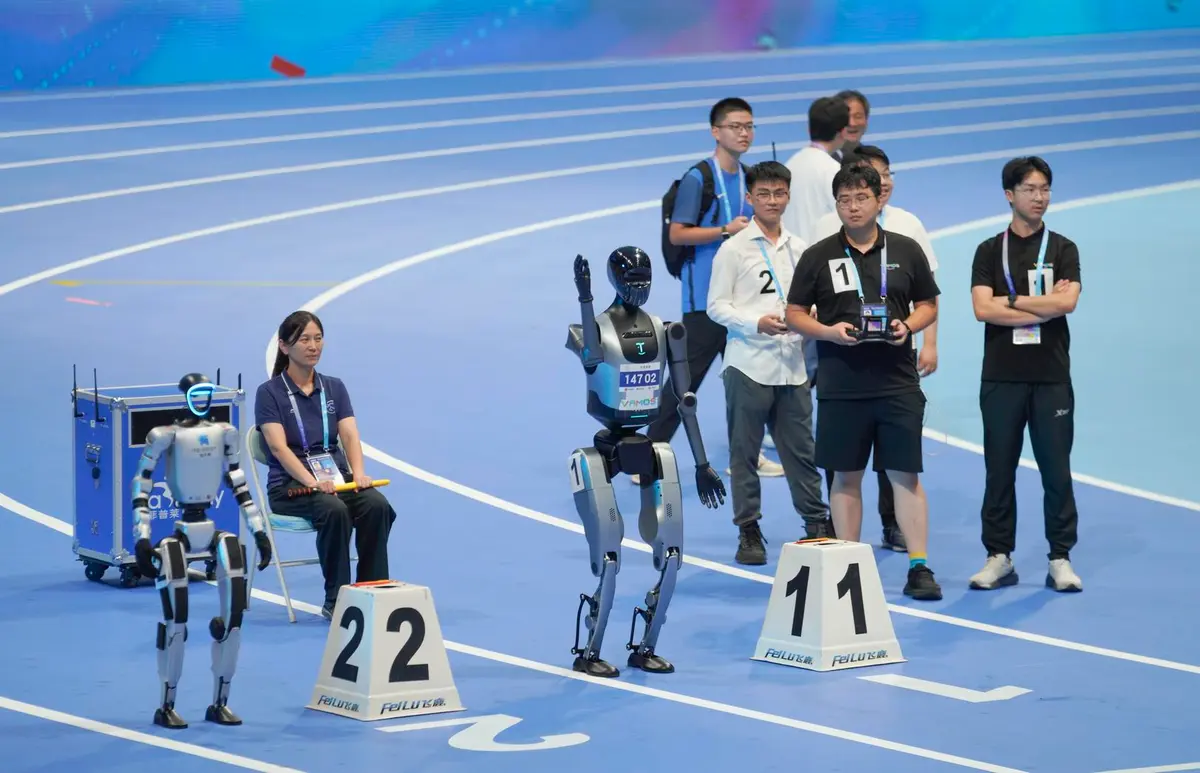 Primeros juegos deportivos de robots humanoides arrancan en China