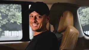 'Chicharito' reitera su postura sobre género y desata nueva polémica