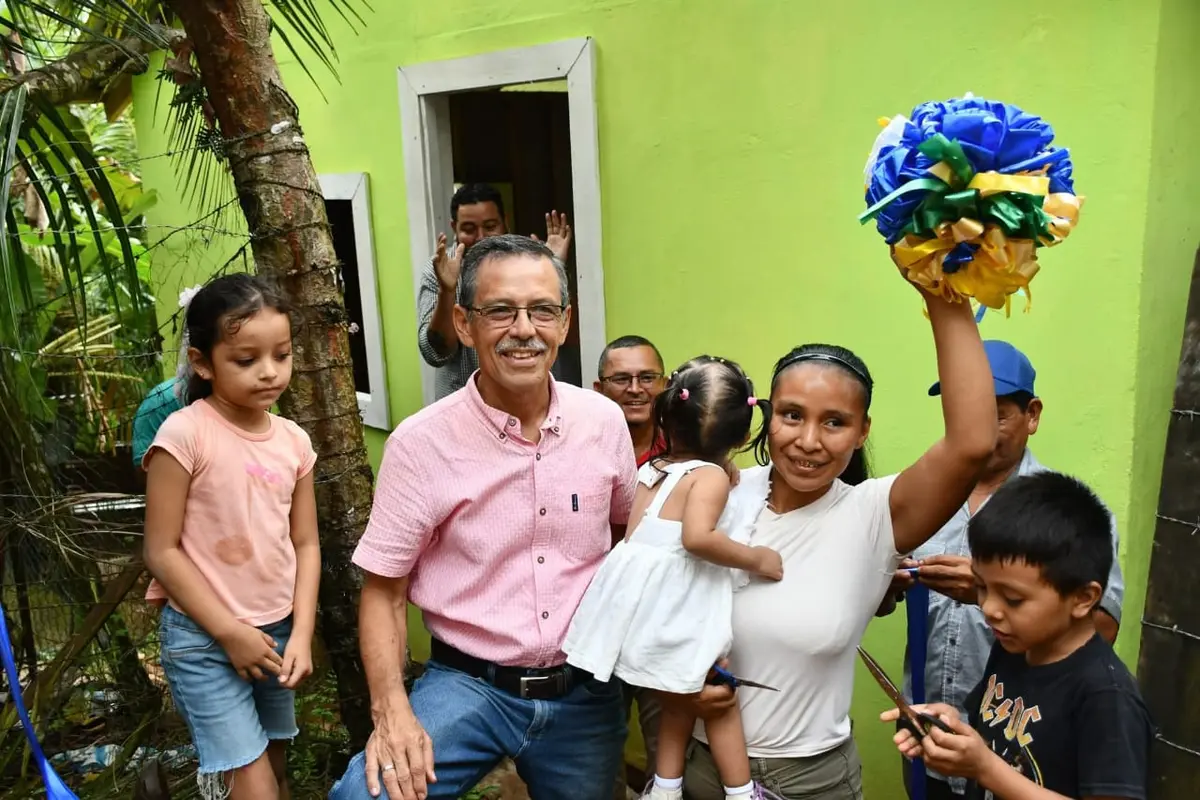 Una nueva esperanza: madre soltera recibe vivienda digna en Bluefields