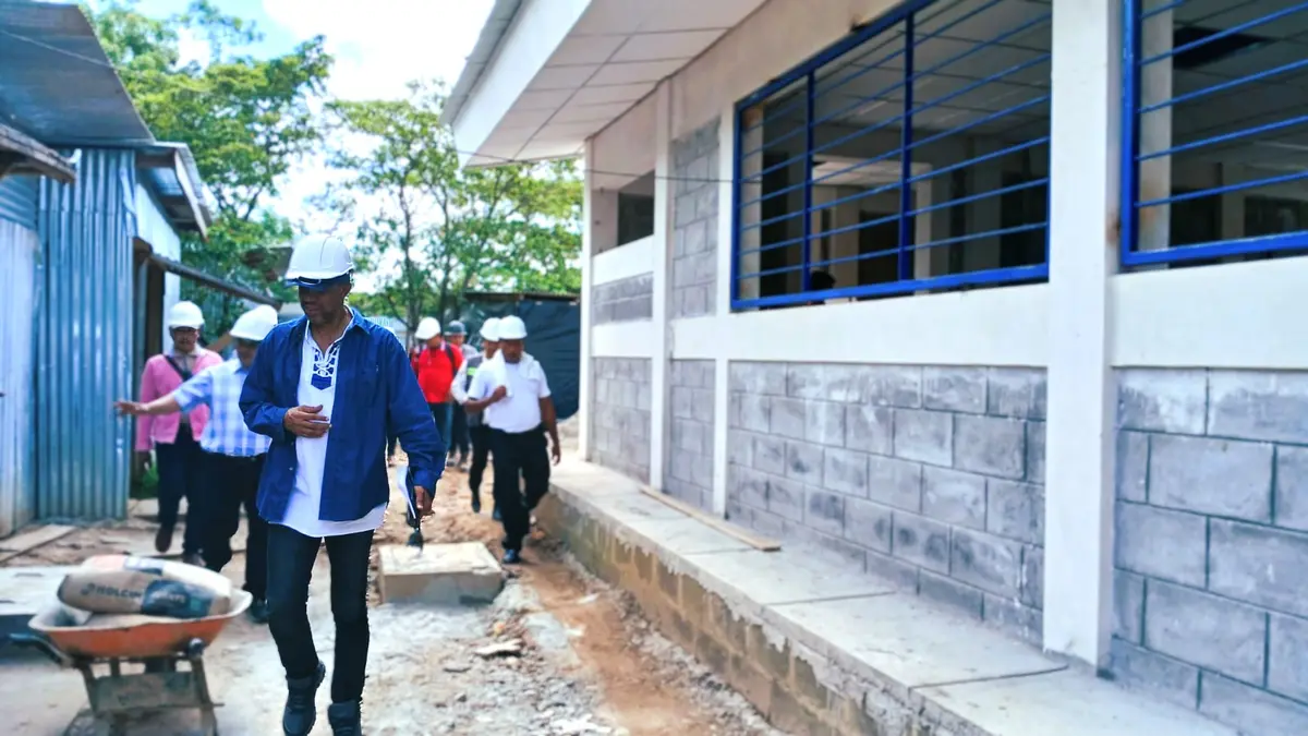 Avanza construcción de instituto de lujo en comunidad mískita
