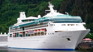 Hombre salta de crucero tras perder miles de dólares en el casino