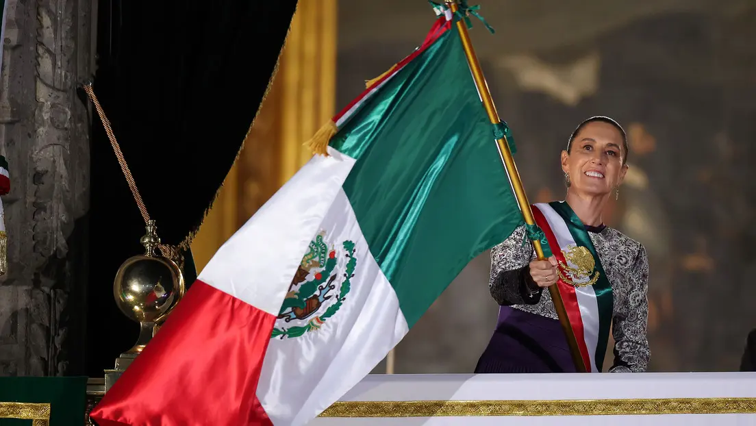 Presidenta de México reivindica a heroínas en el Grito de Independencia