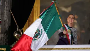 Presidenta de México reivindica a heroínas en el Grito de Independencia