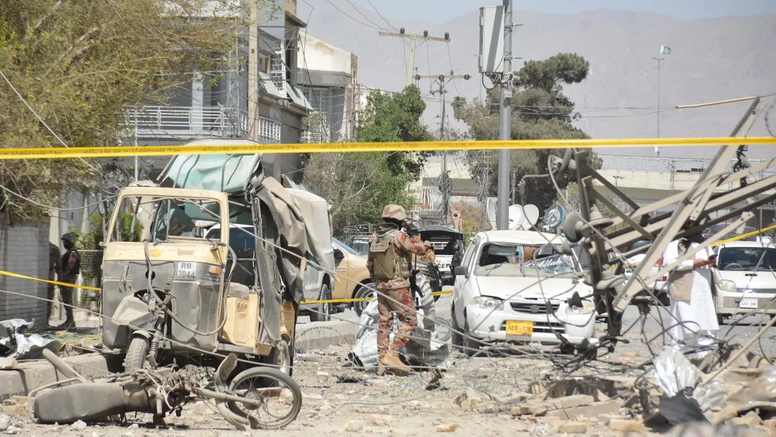 Coche bomba explota en Pakistán y deja decenas de heridos