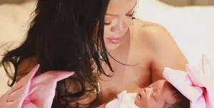 Rihanna da a luz a su tercera hija y revela su singular nombre