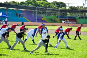 Leyendas del béisbol inspiran a la juventud nicaragüense en Rivas