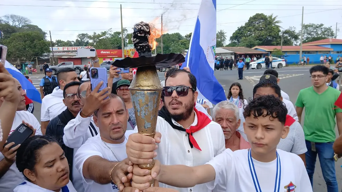 Carazo se llena de orgullo y fervor con el paso de la Antorcha de la Libertad