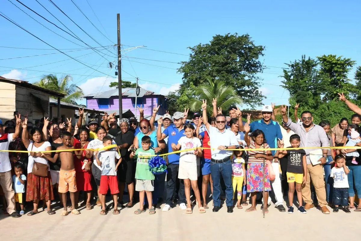 Pobladores del barrio 19 de Julio de Bluefields celebran inauguración de nueva calle