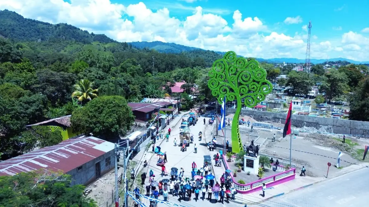 Encienden el primer Árbol de la Vida en Jalapa
