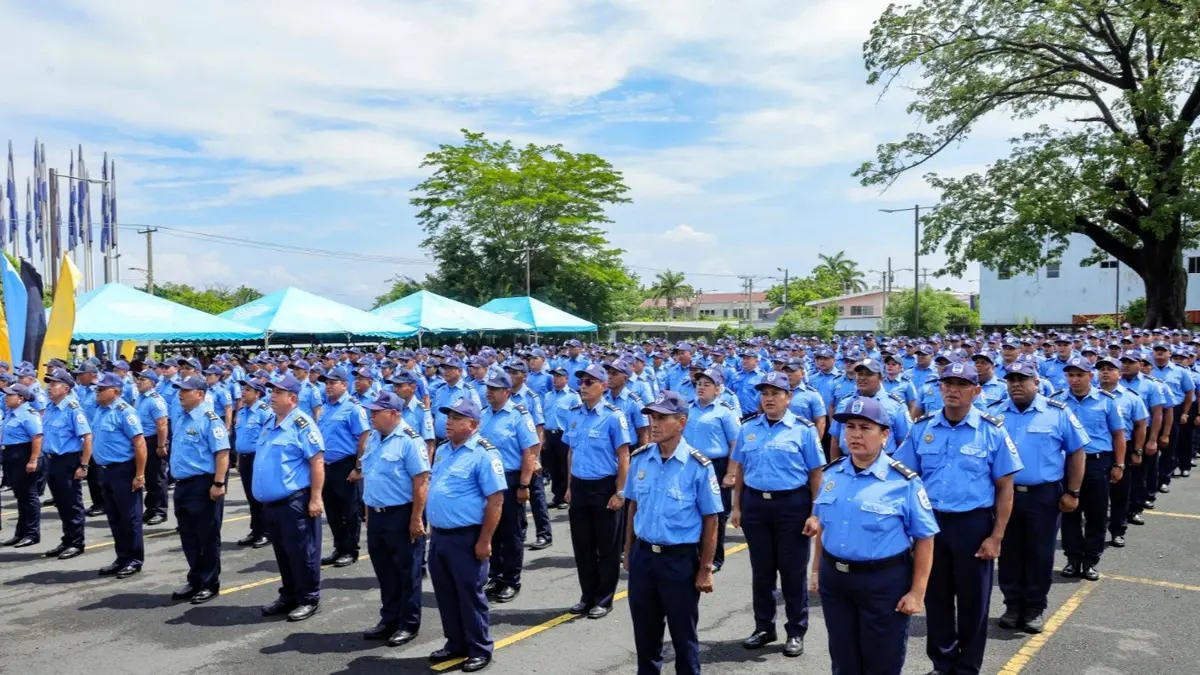 Acto de ascensos reconoce a oficiales de seguridad de embajadas y personalidades