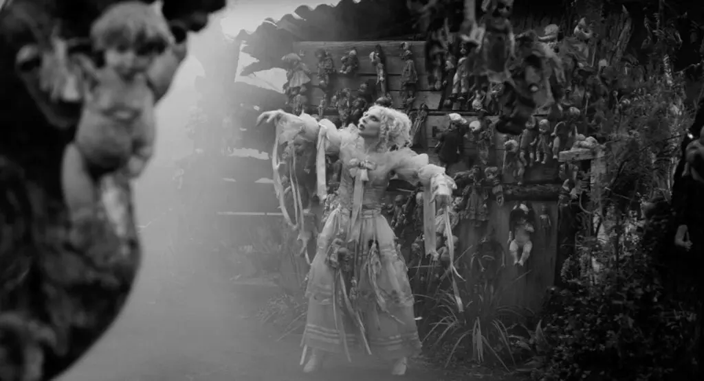 Mayhem Deluxe: Lady Gaga lanza “The Dead Dance”