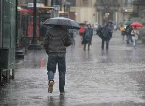 Lluvias intensas y ríos crecidos mantienen en alerta a El Salvador