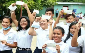 Presidencia reconoce a futuros bachilleres con entrega de 63 mil Bonos Educativos