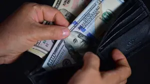 Dólar cae a su nivel más bajo en Perú desde 2020