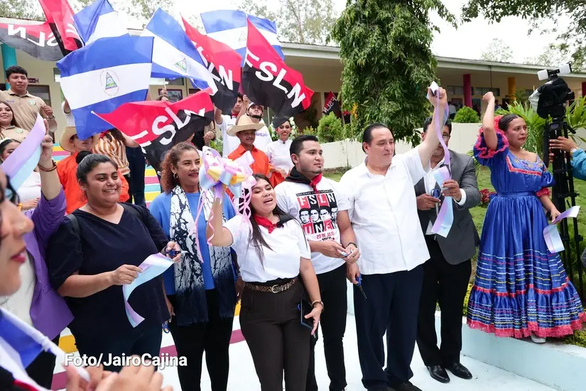 Juventud nicaragüense celebra nueva Academia de Idiomas