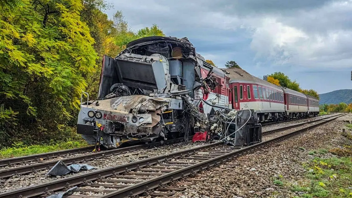 Choque de trenes en Eslovaquia deja decenas de heridos