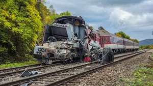Choque de trenes en Eslovaquia deja decenas de heridos