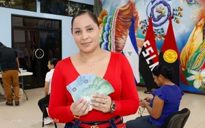 Docentes y trabajadores del Mined reciben pago adelantado de octubre