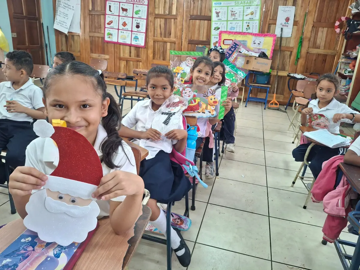 Niños del Colegio Augusto C. Sandino reciben la Navidad con arte y creatividad
