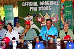 Tigres de Chinandega reciben uniformes para la nueva temporada del béisbol profesional