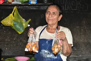 Entre maíz, yuca y miel: la historia de los buñuelos que preservan la memoria leonesa