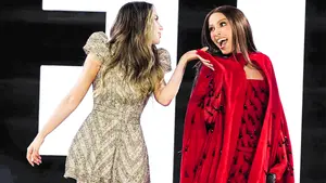 La pasarela de L’Oréal revive el encuentro de Belinda y Anitta