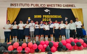 Nicaragua entrega más de 70 mil bonos presidenciales a estudiantes bachilleres