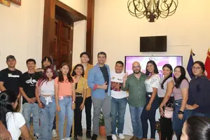 Juventud universitaria protagoniza jornada de aprendizaje con Abraham Istillarte