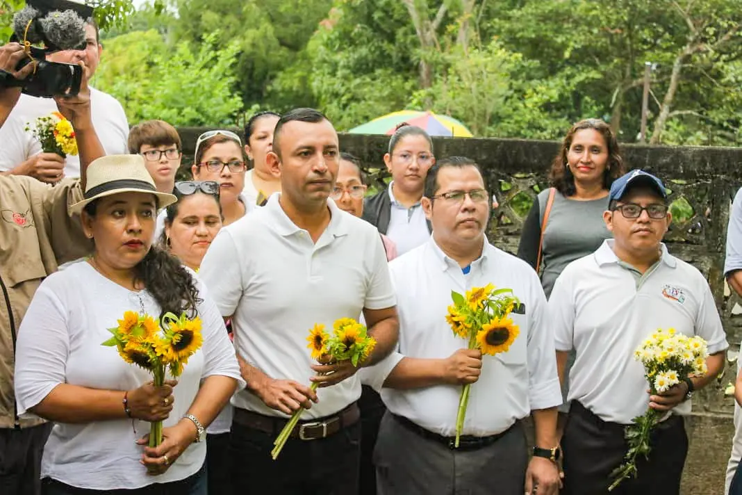 Familias de Masaya rinden homenaje a sus seres queridos en el Día de los Fieles Difuntos