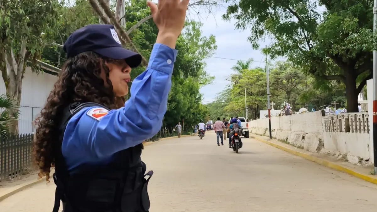 Seguridad policial acompañó a familias durante la conmemoración de los Fieles Difuntos