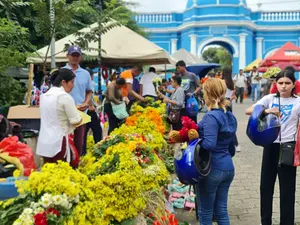 Cementerios de Rivas se llenan de flores y actividad comercial en el Día de los Fieles Difuntos