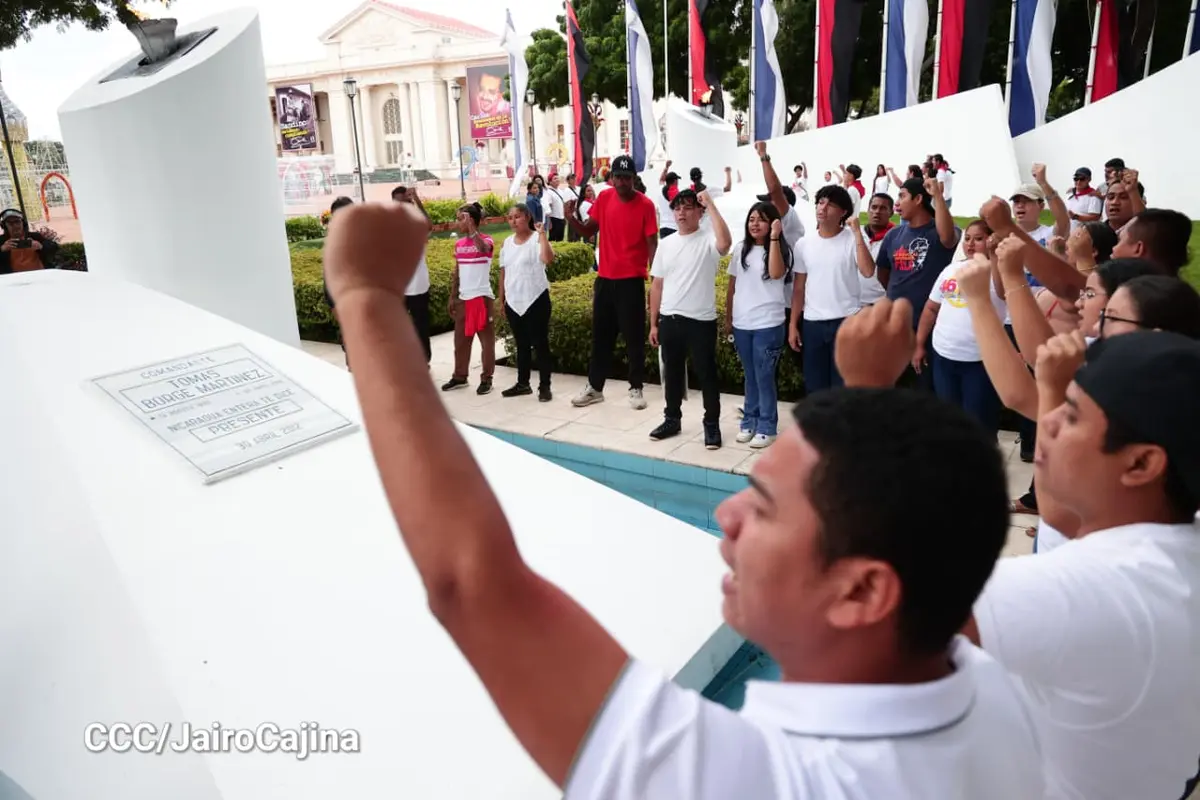 Juventud Sandinista honra a los Héroes y Mártires en el Día de los Fieles Difuntos