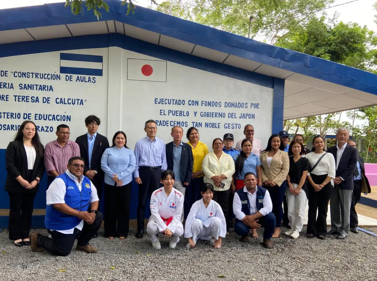Embajador de Japón visita el Centro Educativo Madre Teresa de Calcuta en El Rosario