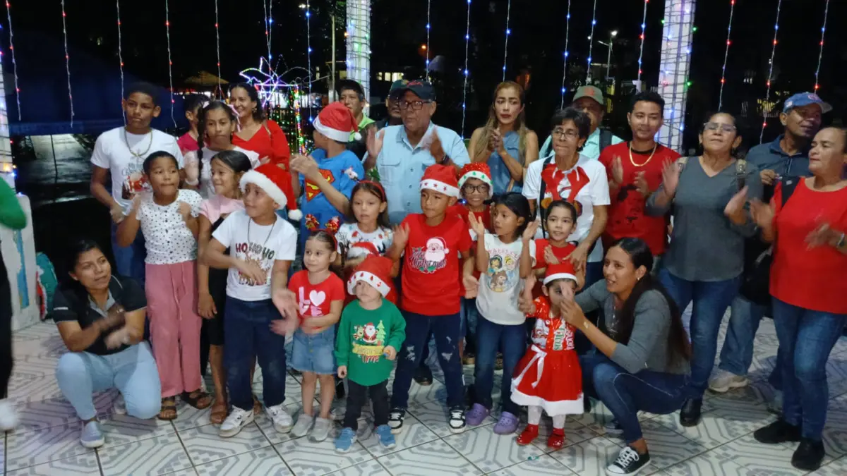 Bluefields da la bienvenida a la Navidad con el encendido de luces en el Parque Reyes