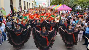 León vibra con cultura y tradición en el desfile de los Santos Patronos