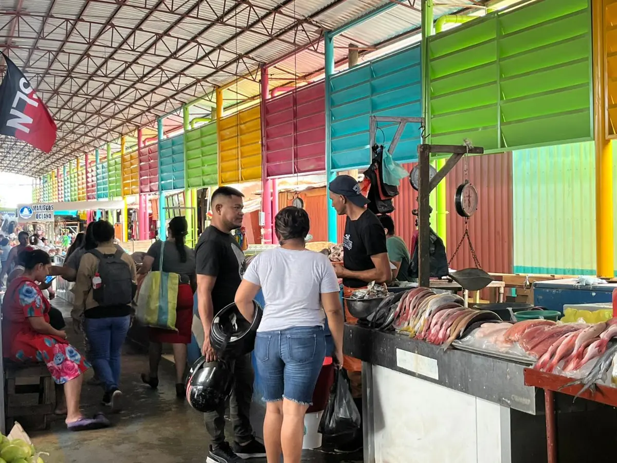 Vendedores de mariscos confían en aumento de demanda por temporada navideña