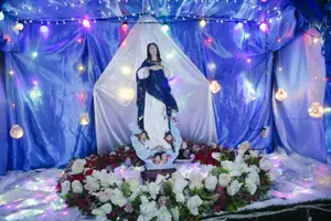 ¿Quién causa tanta alegría? Jalapa celebra la tradición mariana con coloridos altares