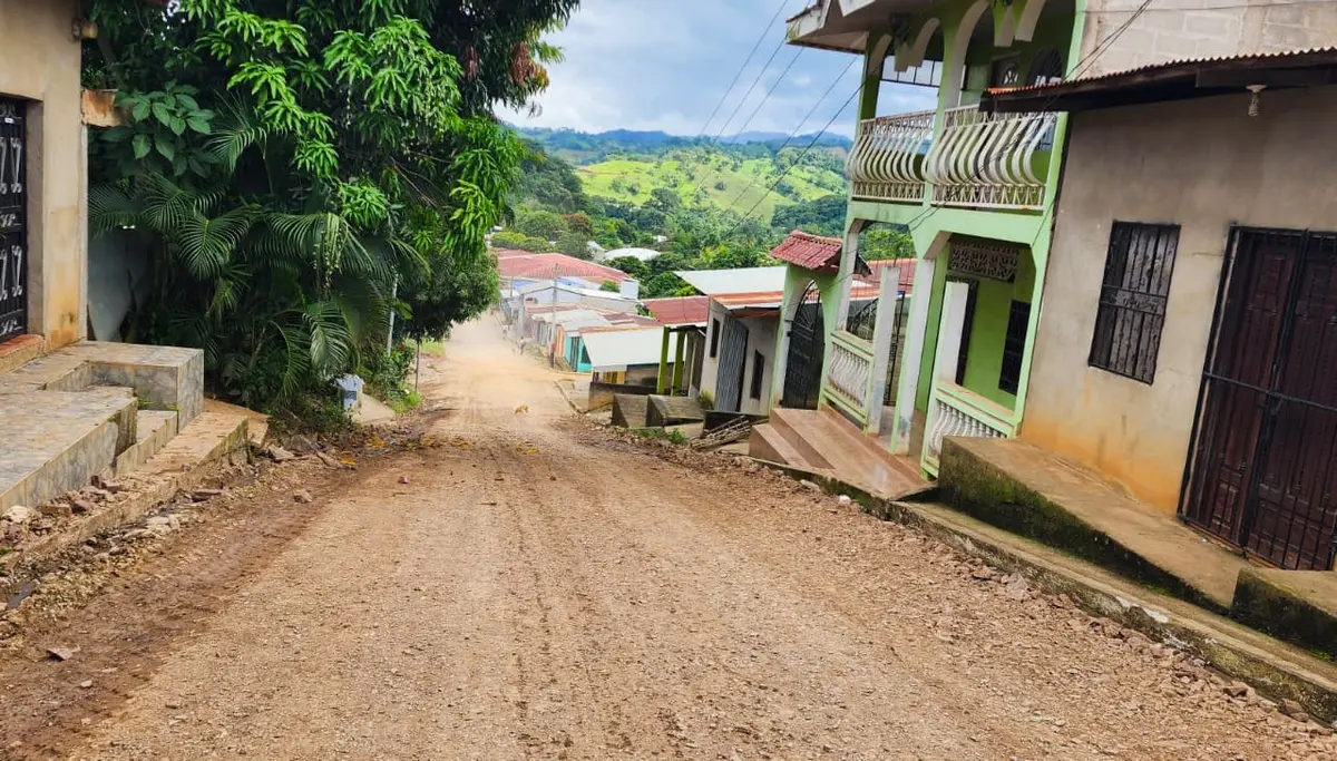 Wiwilí avanza con obras viales en tres barrios