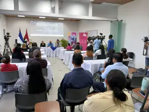 Comunicadores inician jornada de aprendizaje con el periodista Abraham Istillarte