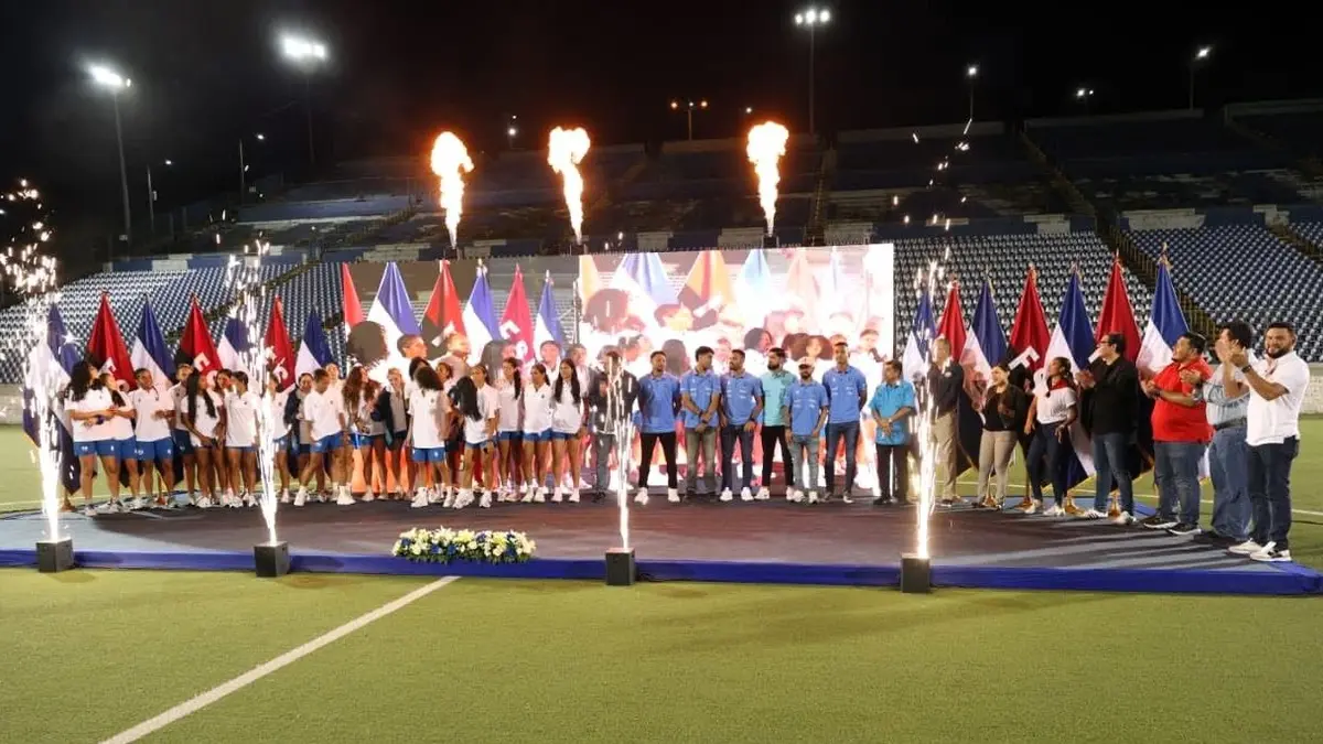 Fiesta deportiva reconoce a la Selección Nacional de Fútbol