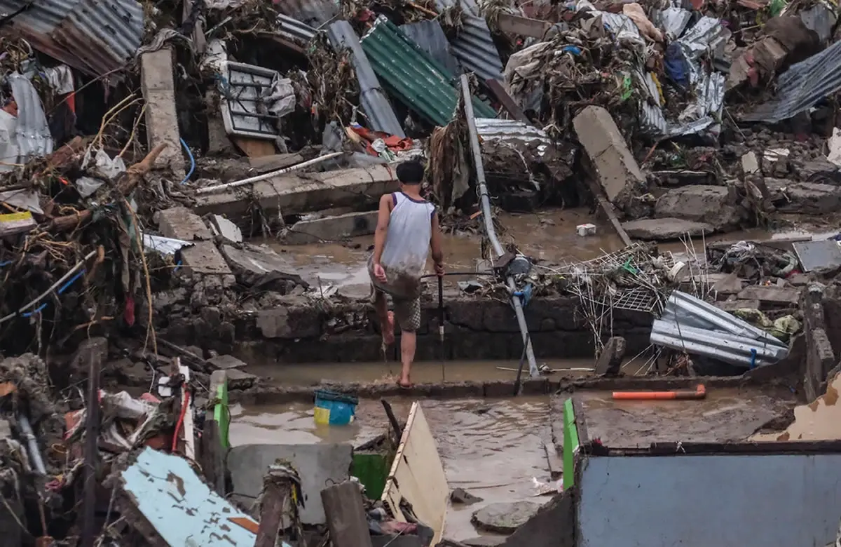 Tifón Kalmaegi deja más de 40 muertos e inundaciones en Filipinas