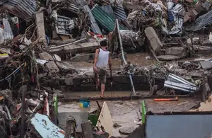 Tifón Kalmaegi deja más de 40 muertos e inundaciones en Filipinas